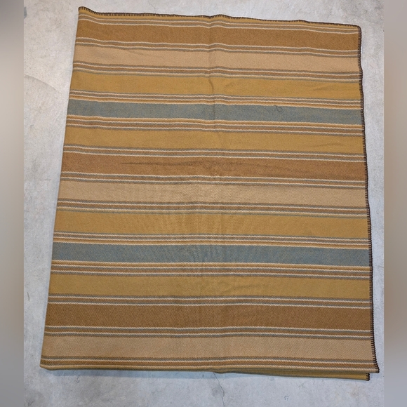 Pendleton Home Collection Wool Blanket 92.5x82 Tan and Gray Striped - Picture 5 of 6